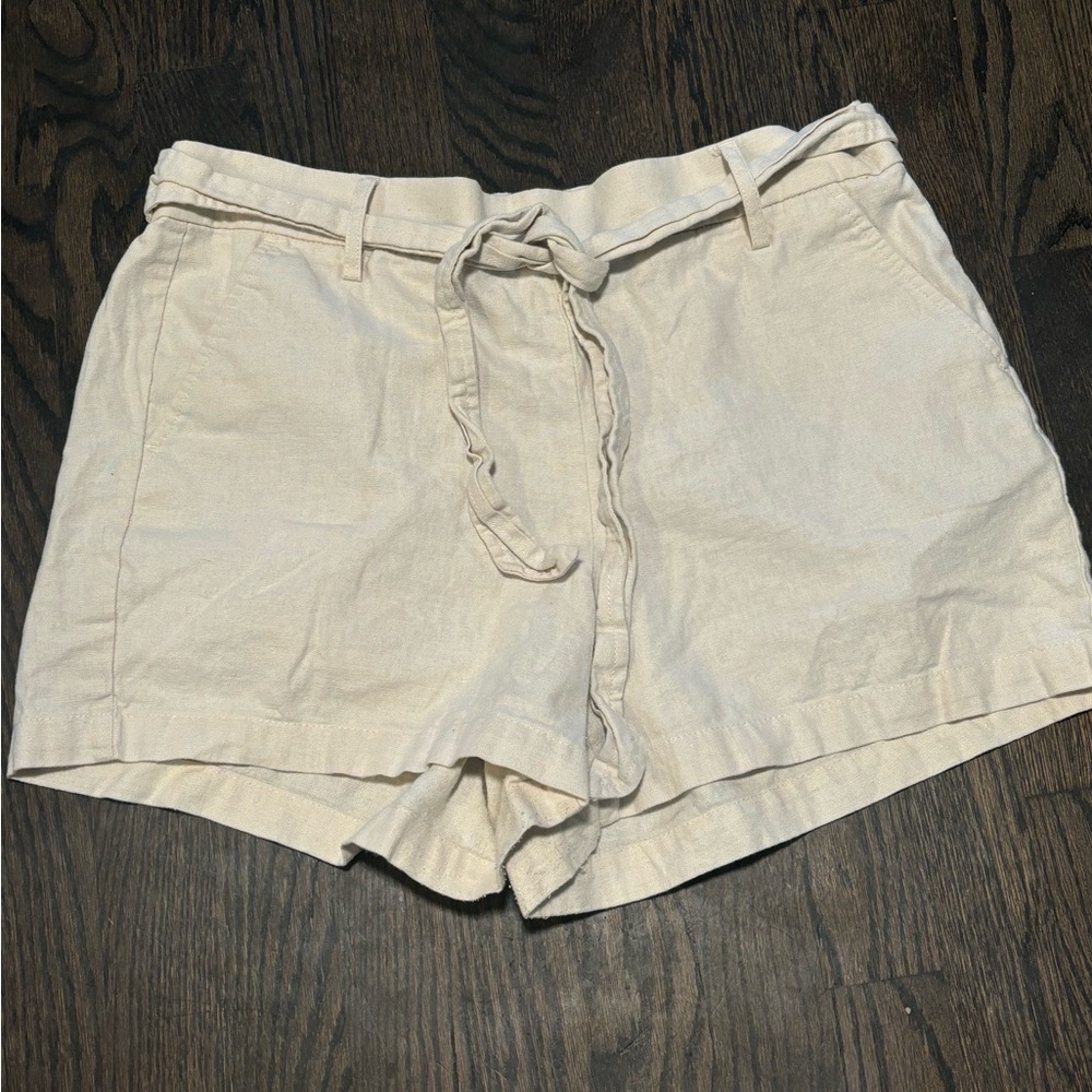 Cute, comfy, J Crew cream colored shorts Size 12